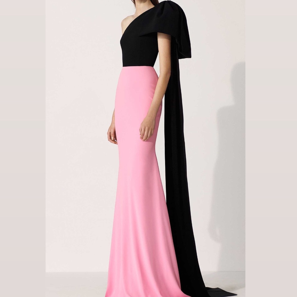 COPY - ALEX PERRY ANDERSON ONE-SHOULDER BOW-DETAILED TWO-TONE CREPE GOWN IN BAB…